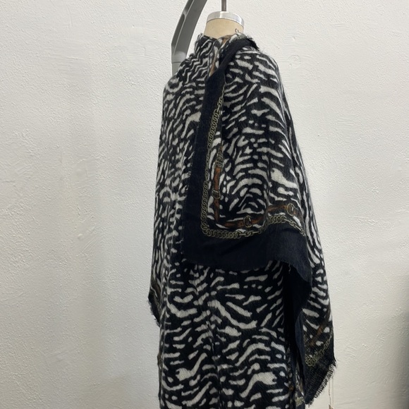 Animal Printed Acrylic Scarf - Picture 8 of 8